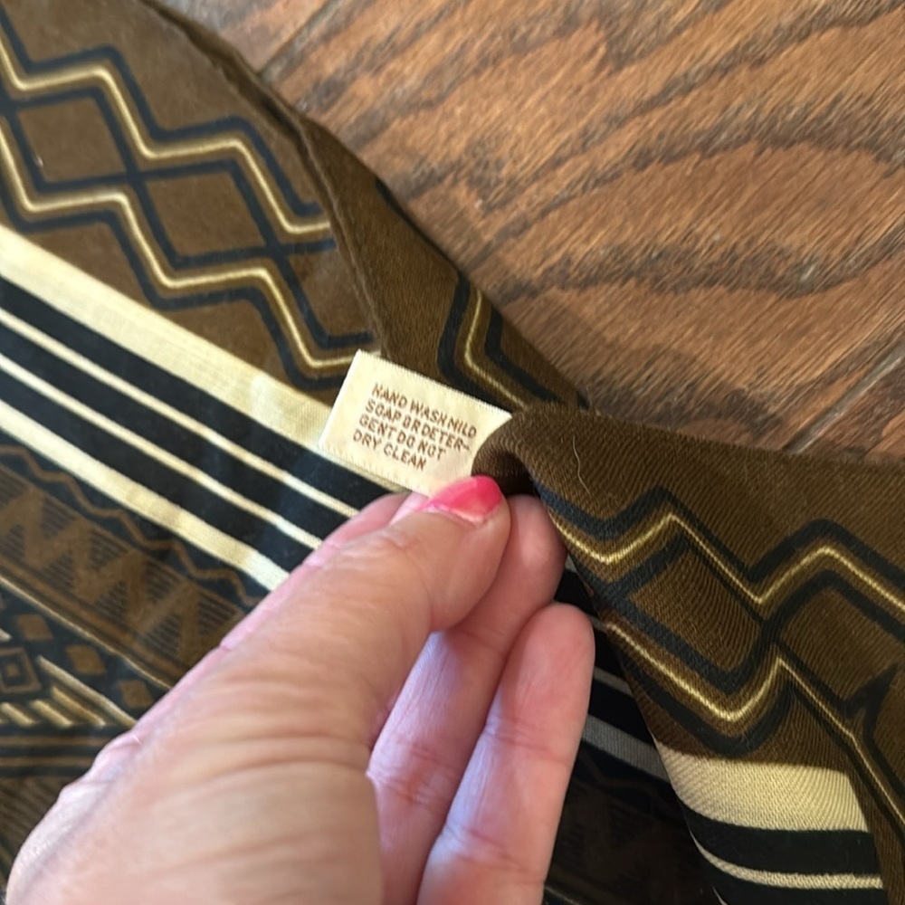 Givenchy scarf - Picture 5 of 7